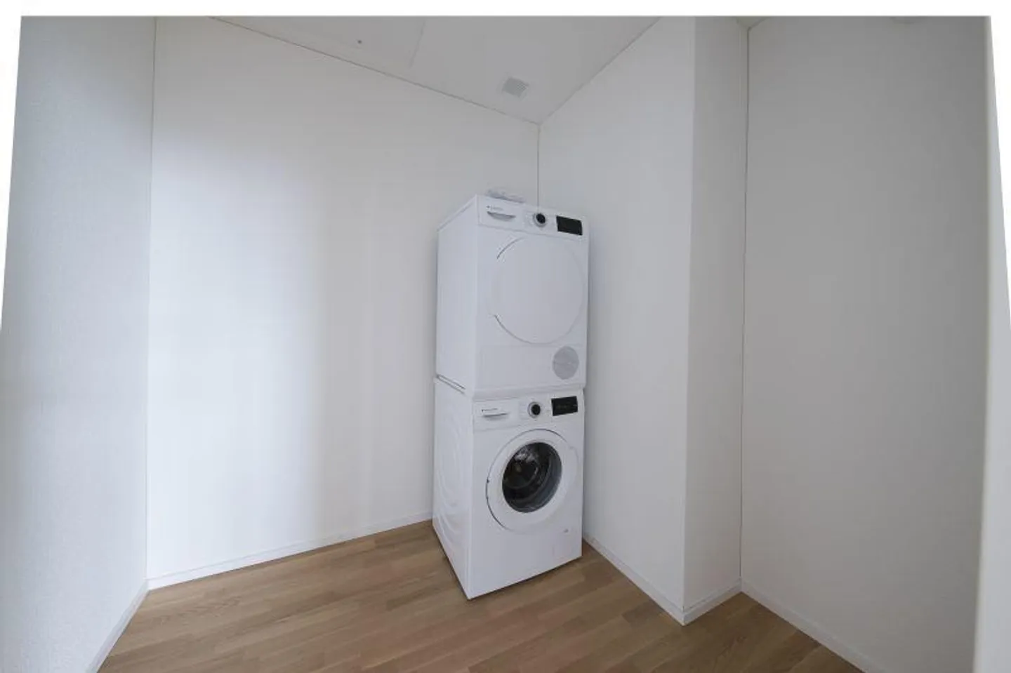 Appartement moderne de 4,5 pièces avec tour de lavage - Photo 6 sur 8
