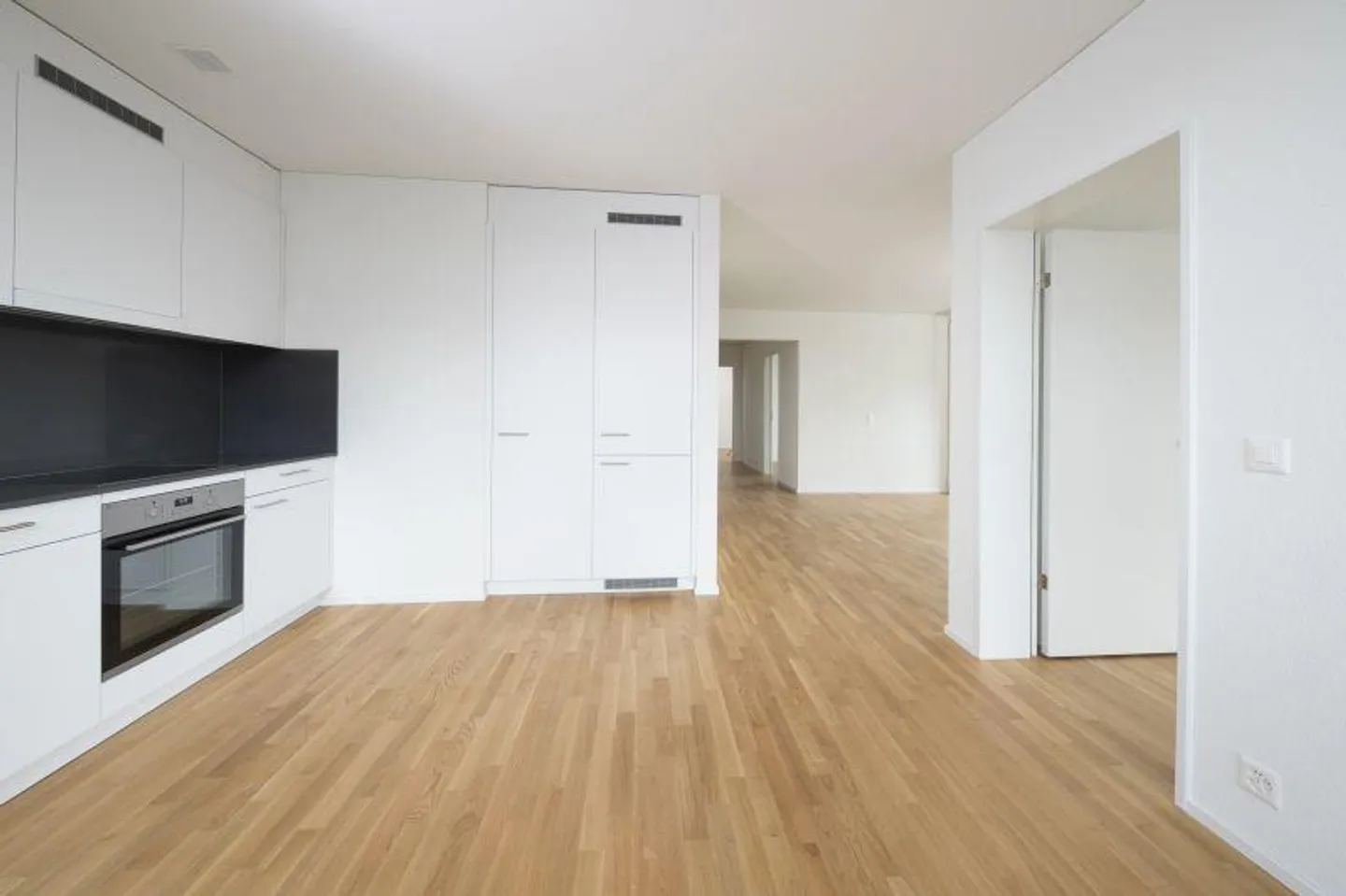 Appartement moderne de 4,5 pièces avec tour de lavage - Photo 3 sur 8