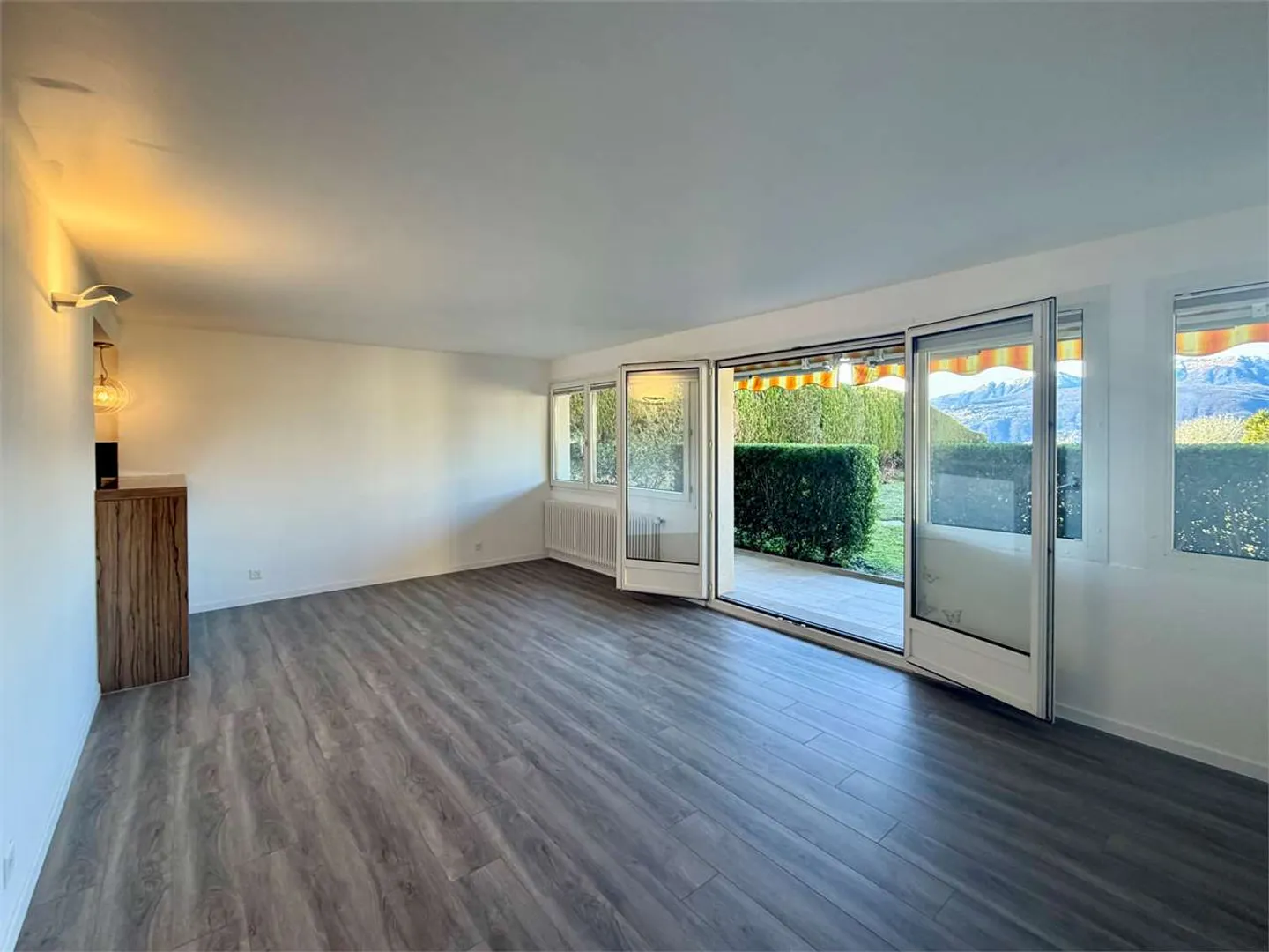 Appartement Charmant avec Vue sur le Lac - Photo 4 sur 10