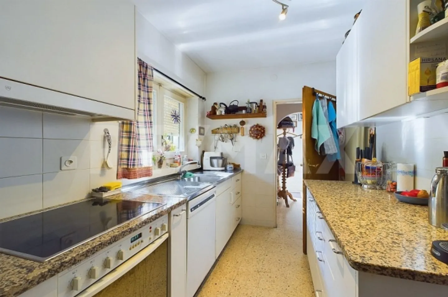 9 Room apartment - Photo 12 of 13