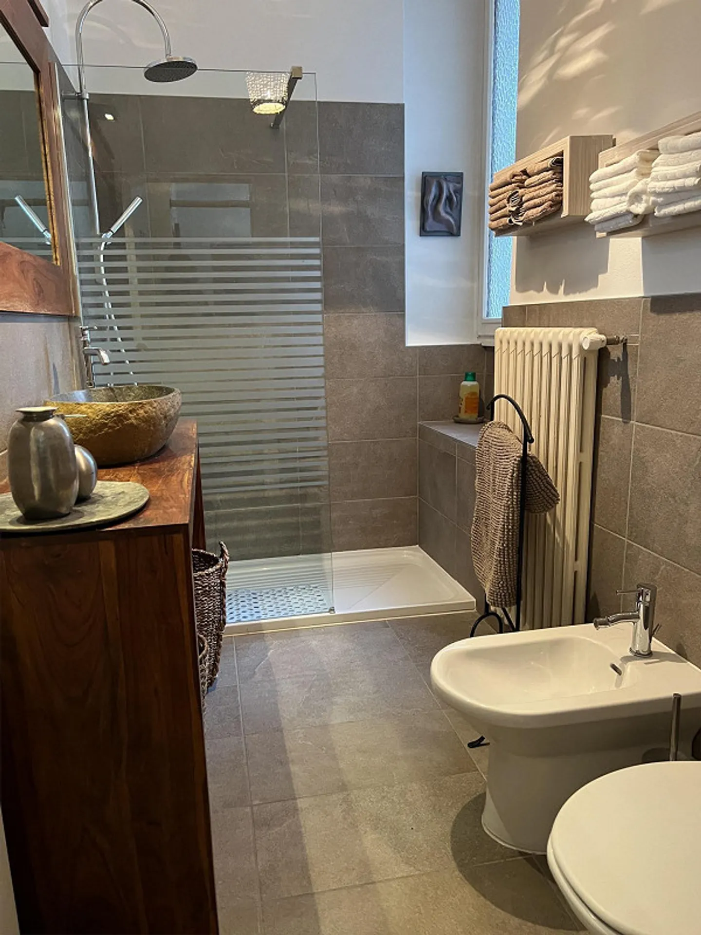 Chiasso, kürzlich renovierte 2,5-Zimmer-Wohnung mit separater Küche - Foto 8 von 10