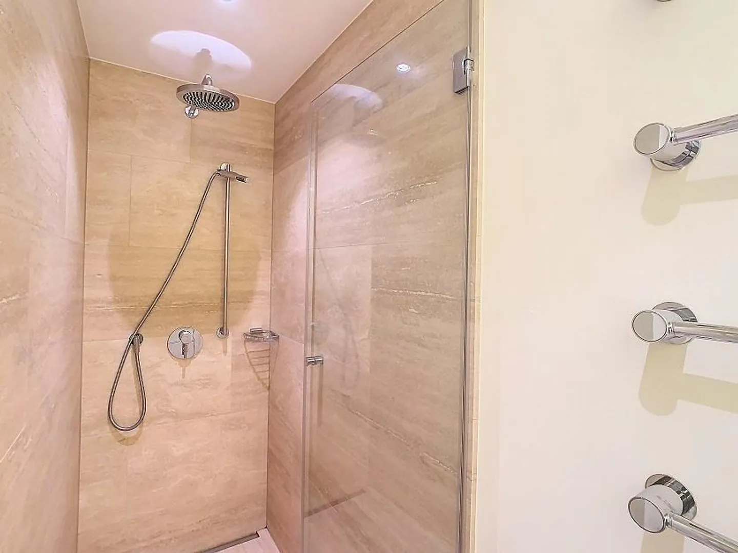 Beautiful 2.5 room apartment on the Zürichberg - Photo 9 of 11