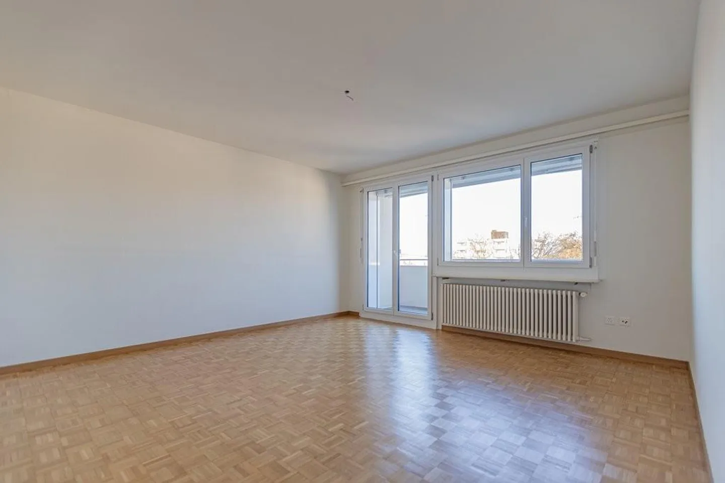 2.0-room apartment in a quiet sunny location in the green for rent - Photo 2 of 7