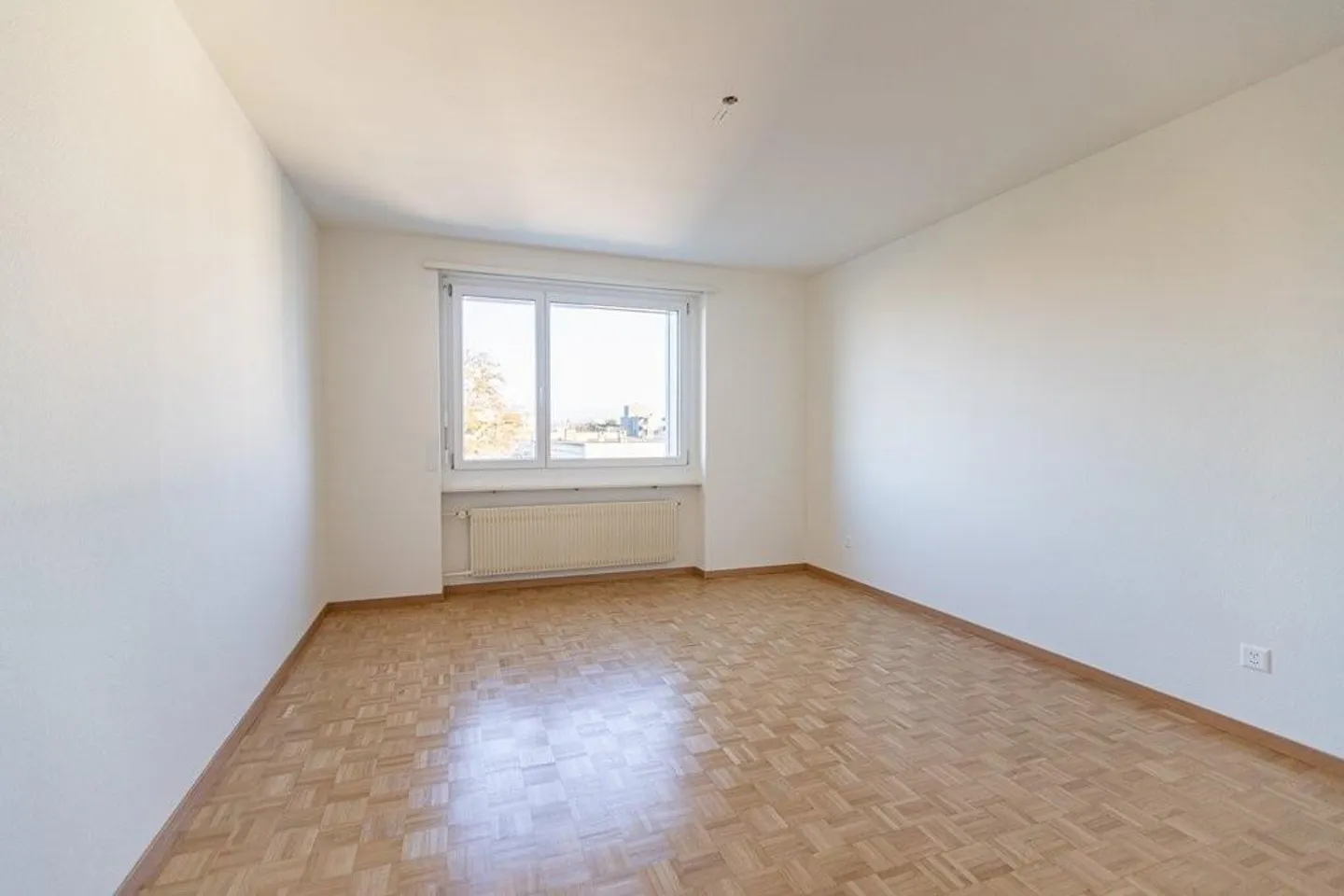 2.0-room apartment in a quiet sunny location in the green for rent - Photo 3 of 7