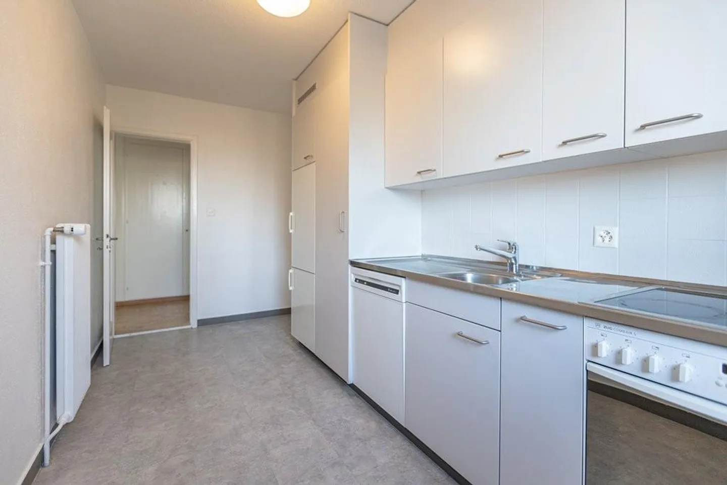 2.0-room apartment in a quiet sunny location in the green for rent - Photo 4 of 7