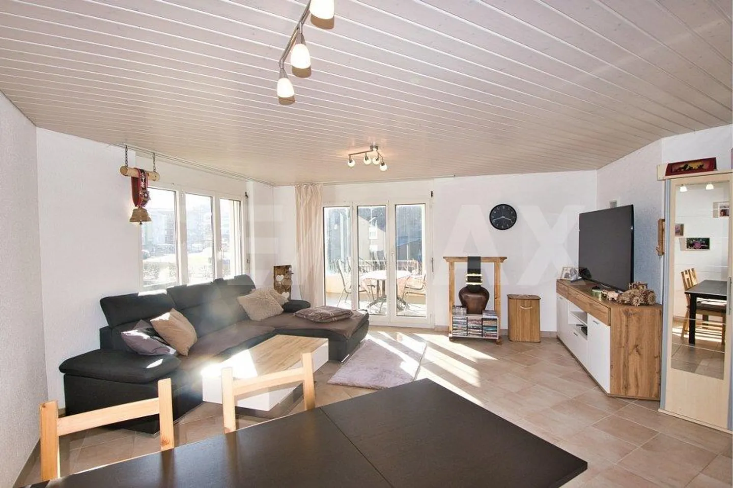 Appartement confortable de 3 pièces avec balcon vitré et box de garage - Photo 3 sur 12