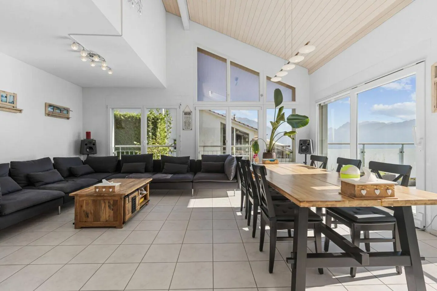 HORIZONIA | Spazio per Vivere - Casa Semi-Indipendente di 7.5 Stanze con Vista su T... - Foto 3 di 11