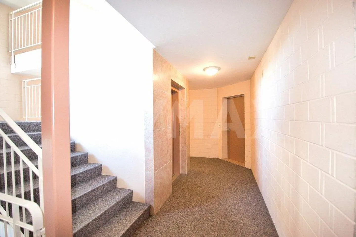 Appartement confortable de 3 pièces avec balcon vitré et box de garage - Photo 9 sur 12