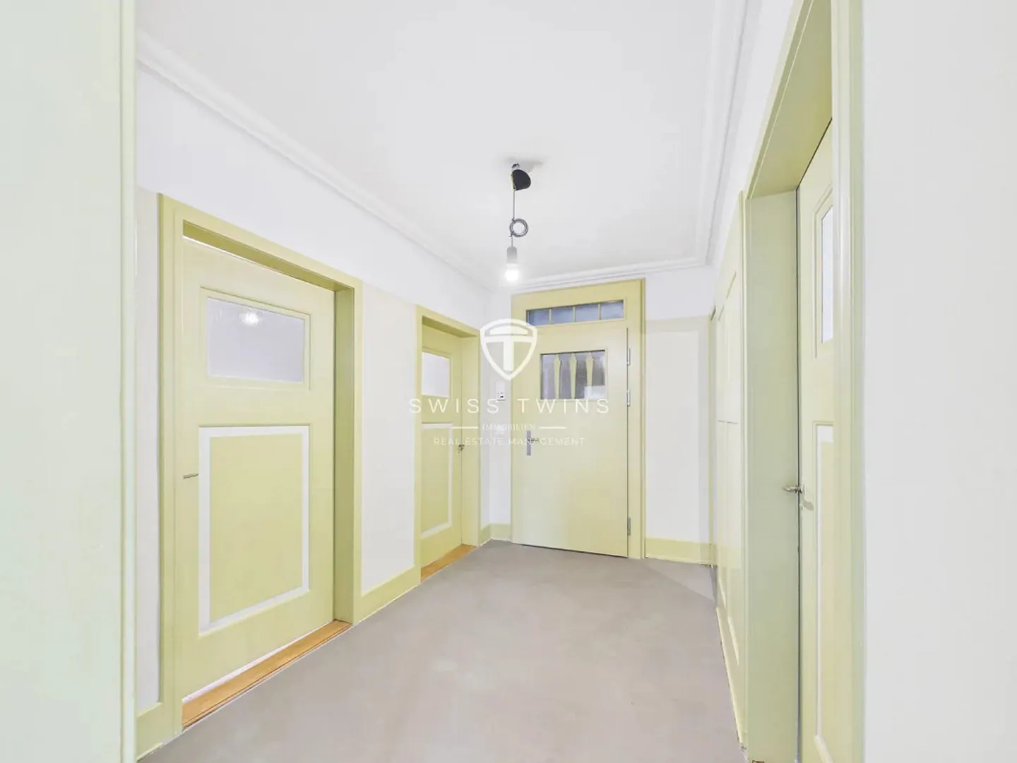Stylish Apartment with Balcony - Photo 11 of 13