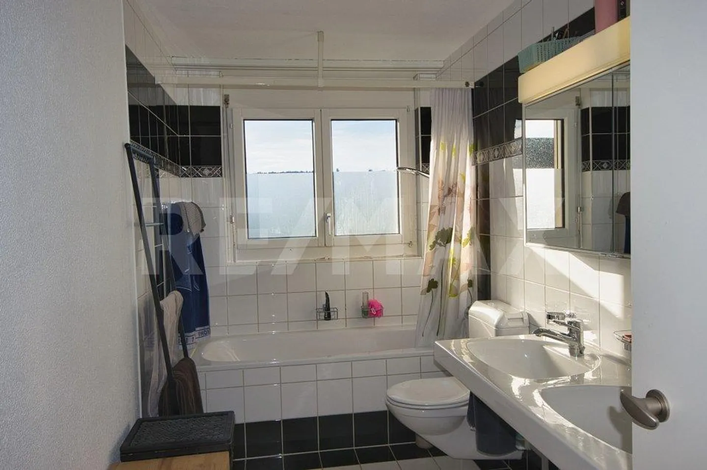 Appartement confortable de 3 pièces avec balcon vitré et box de garage - Photo 7 sur 12