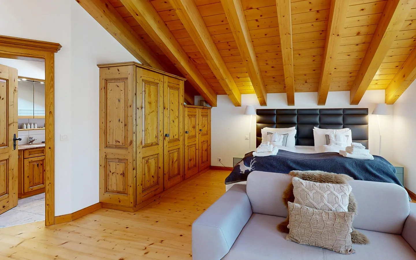 Grand appartement sous les toits dans le meilleur emplacement de Zermatt - Photo 6 sur 11