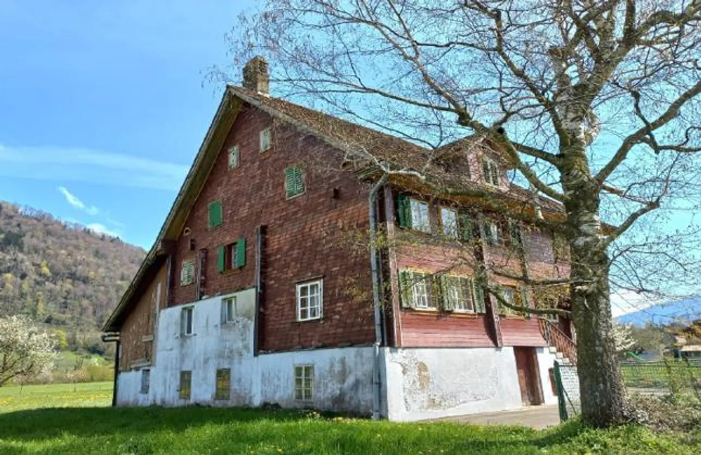 Historisches Einfamilienhaus in Arth - Foto 1 von 3