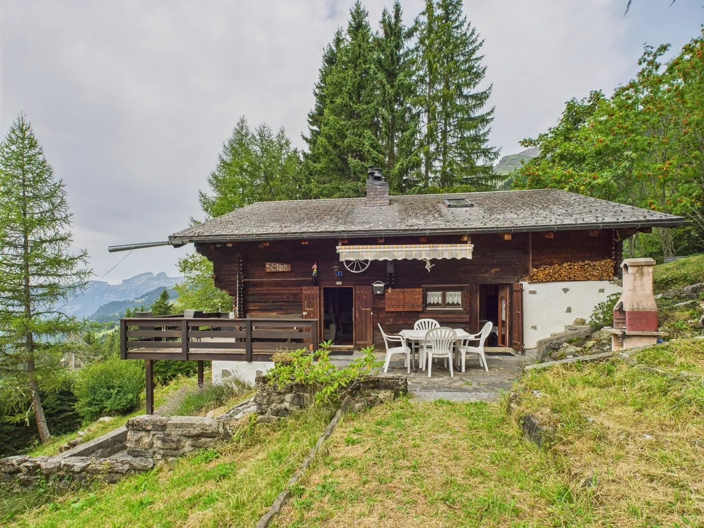 Chalet affascinante con charme e storia a Les Diablerets, VD - Foto 1 di 13
