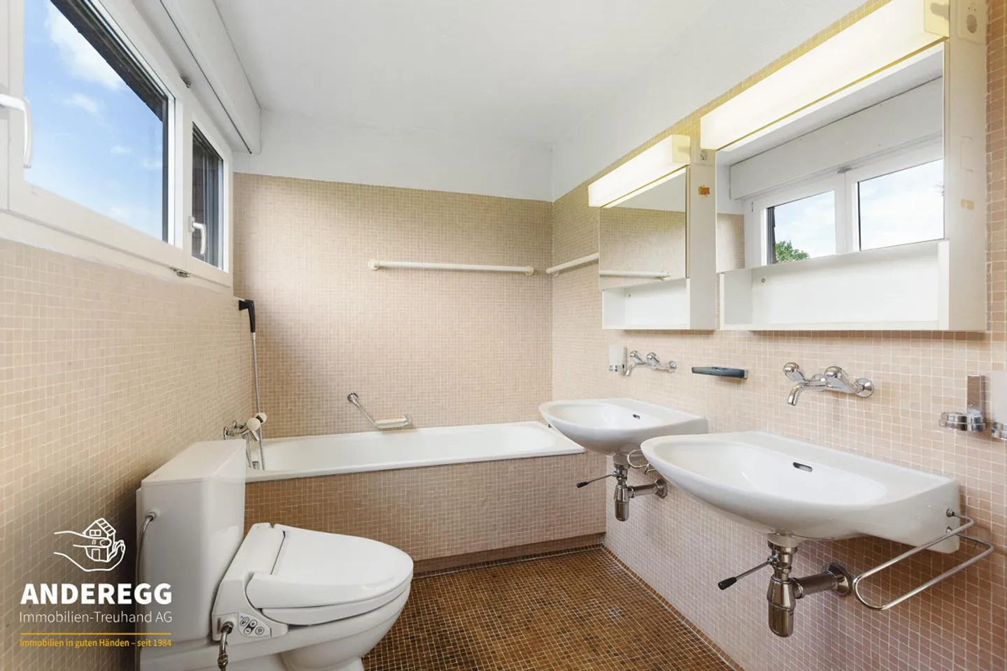 Casa bifamiliare di 7,5 stanze in una posizione adatta alle famiglie - Foto 10 di 13