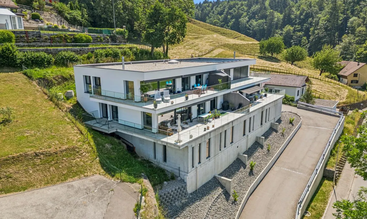 Stilvolle Terrassenwohnung in Plasselb - Foto 3 von 11