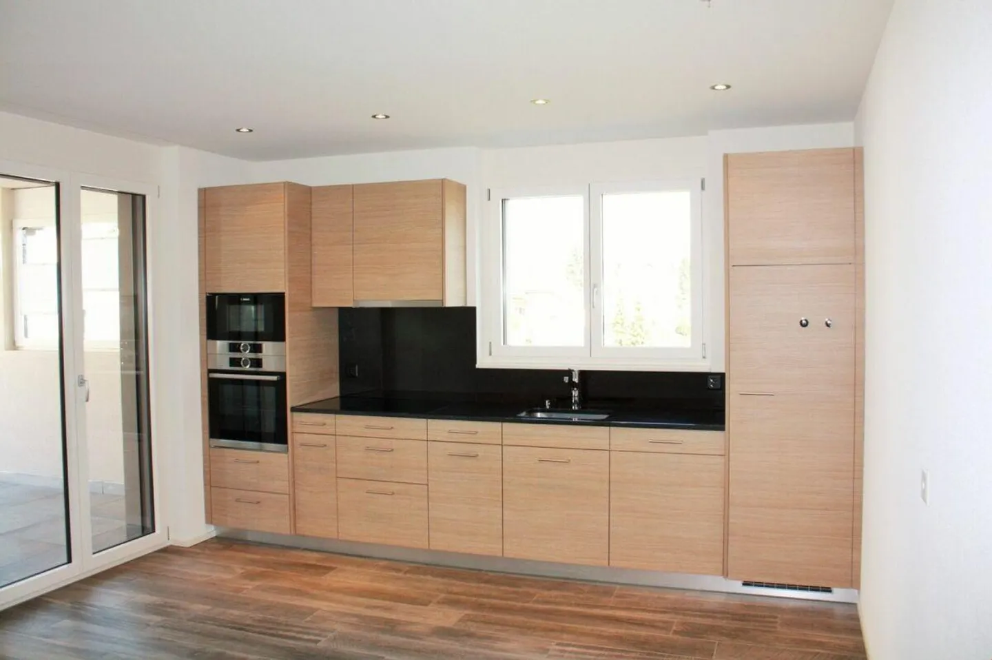 2 1/2-Room Apartment on the 1st Floor - Photo 2 of 12