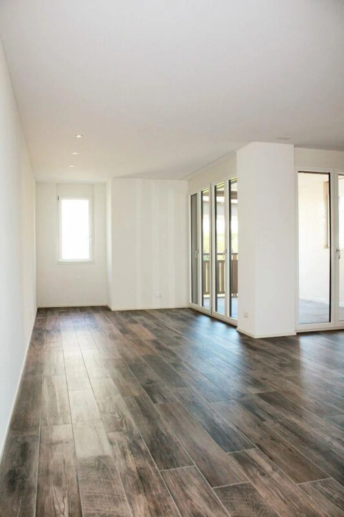 2 1/2-Room Apartment on the 1st Floor - Photo 3 of 12