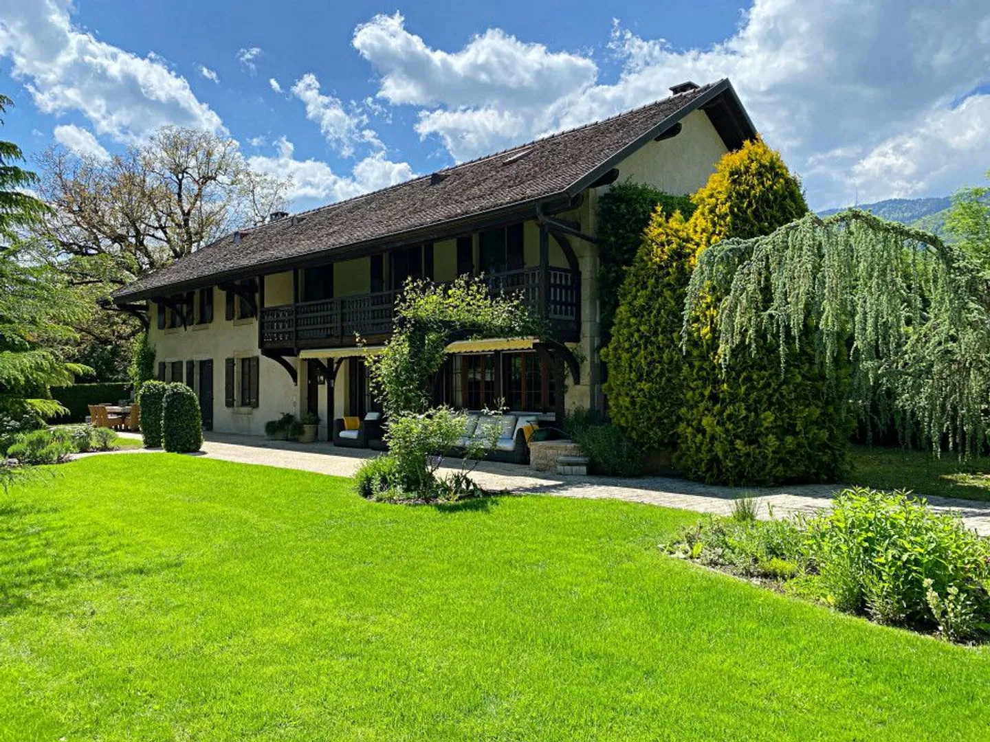 Magnifique maison individuelle / 5 chambres / 3 salles de bains / jardin - Photo 1 sur 13