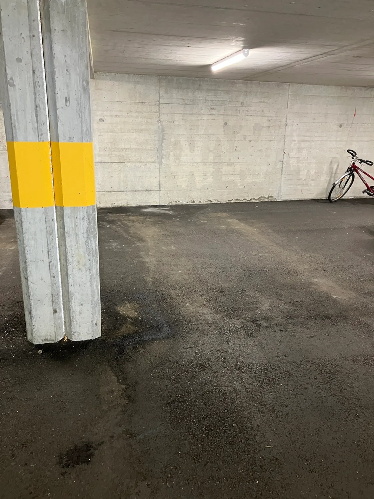 Geräumiger Tiefgaragenparkplatz in Reinach - Foto 3 von 7