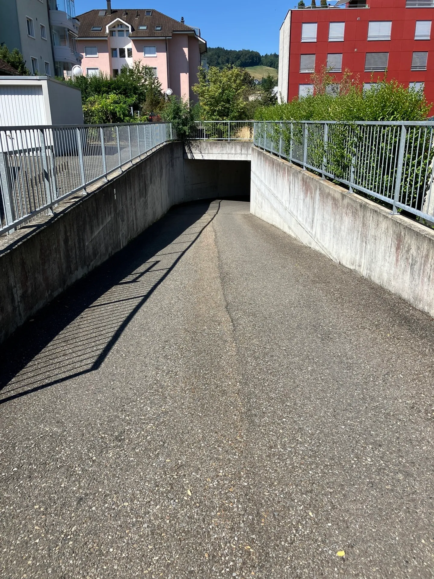 Geräumiger Tiefgaragenparkplatz in Reinach - Foto 6 von 7