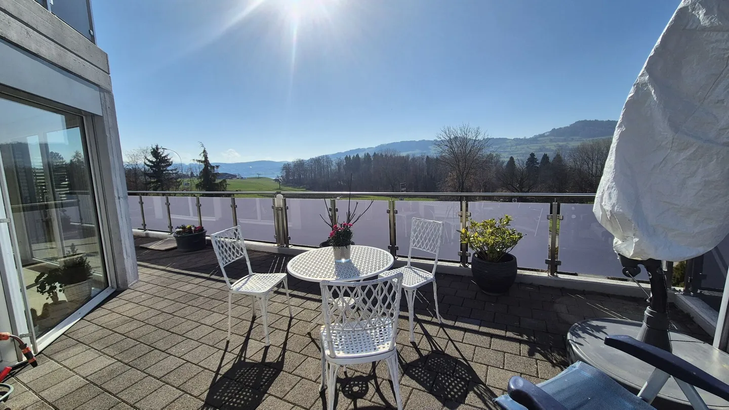 Wunderschöne Wohnung mit Seeblick - Foto 1 von 17