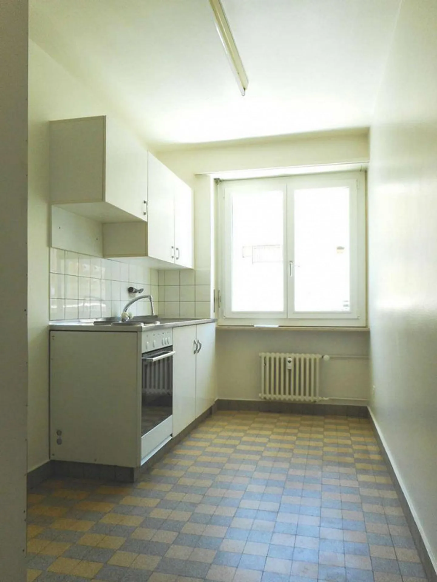 Shopping opportunity doesn't get any closer! - Photo 2 of 8