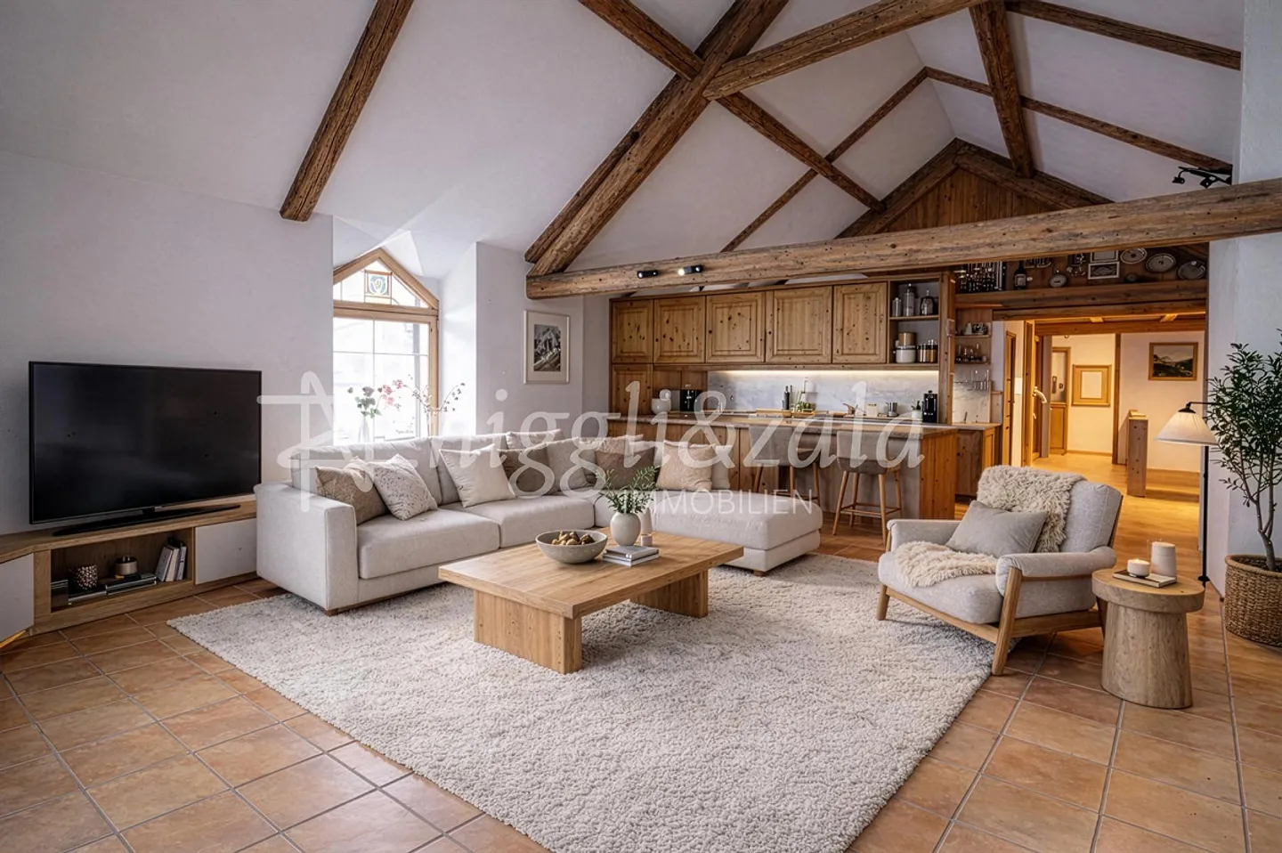 Proprietà con vista libera e potenziale interessante - Foto 1 di 7