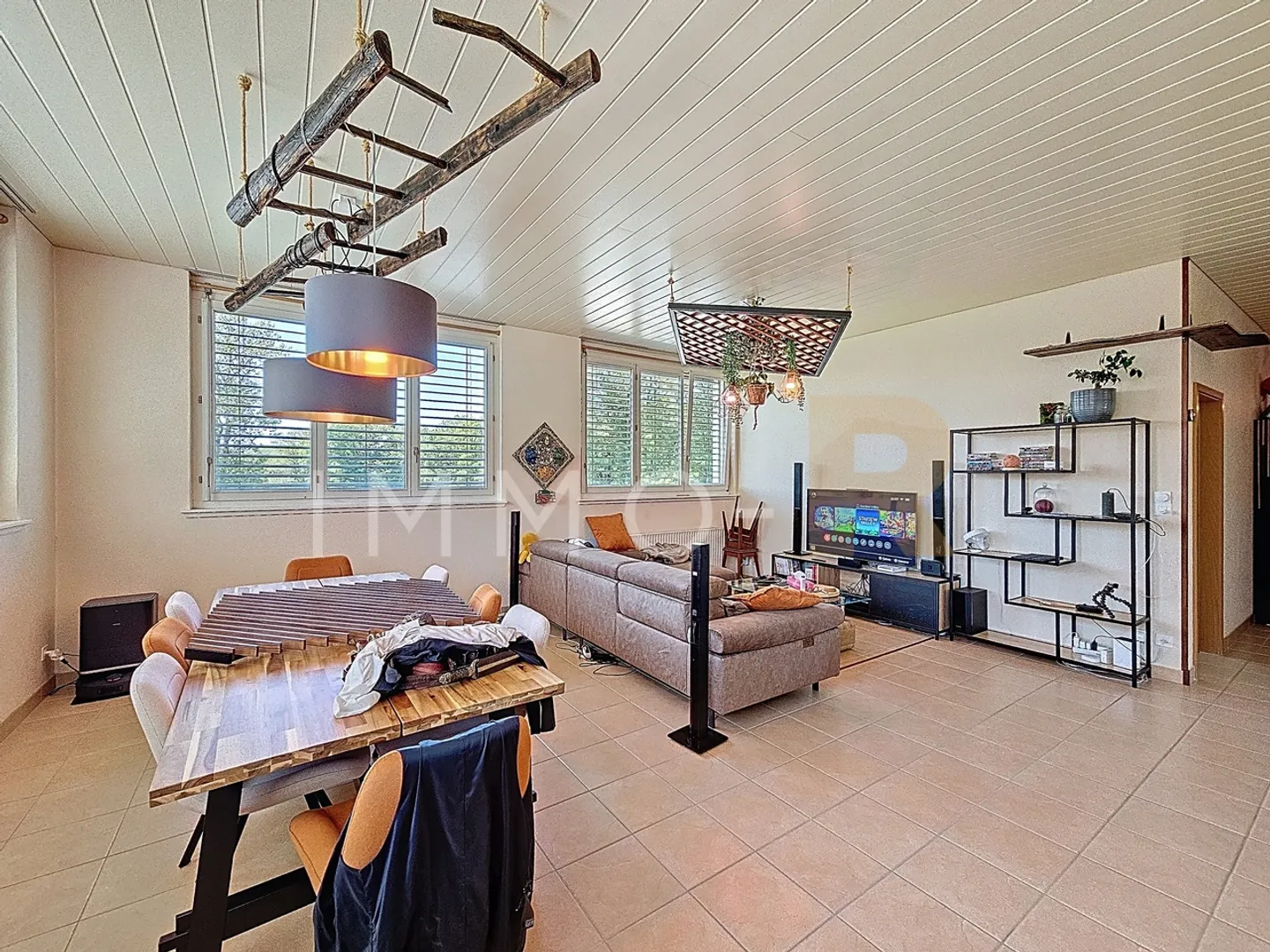 Mixed-use building in the center of Semsales - Photo 15 of 15