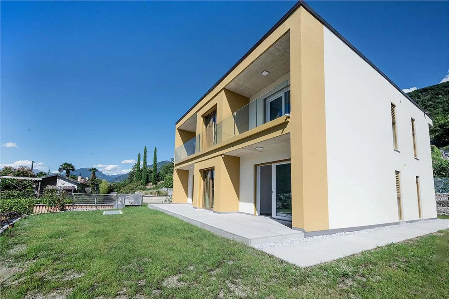 Appartement élégant de 4,5 pièces avec jardin et vue imprenable sur le lac - Photo 1 sur 13