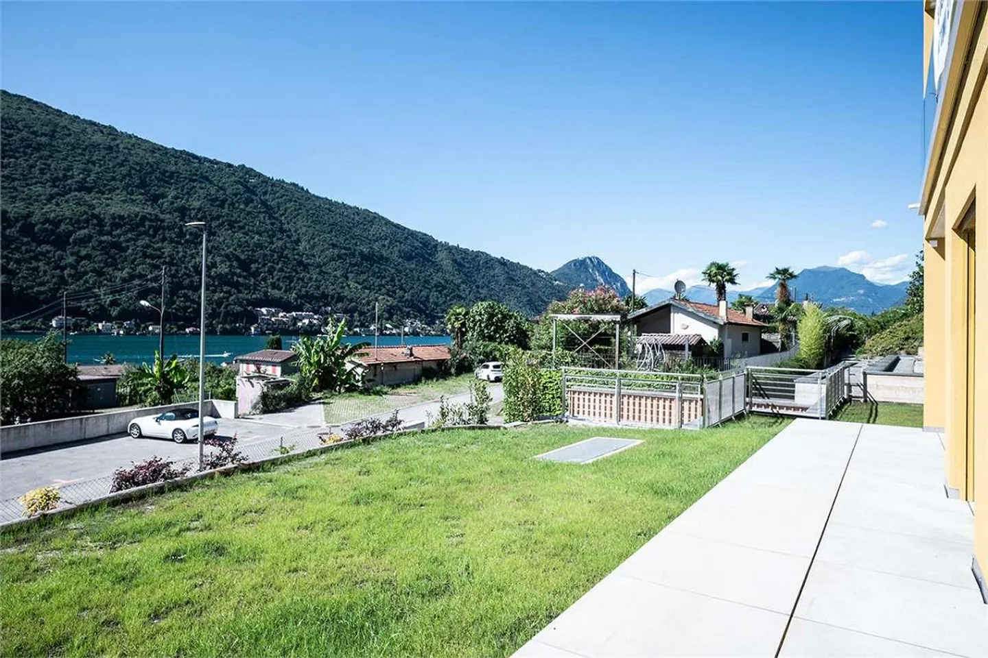 Appartement élégant de 4,5 pièces avec jardin et vue imprenable sur le lac - Photo 2 sur 13
