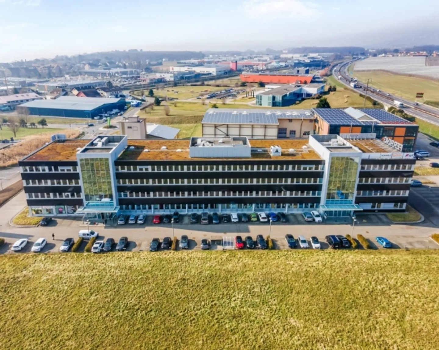 "Furnished, spacious, high-end office space" - Foto 4 di 13