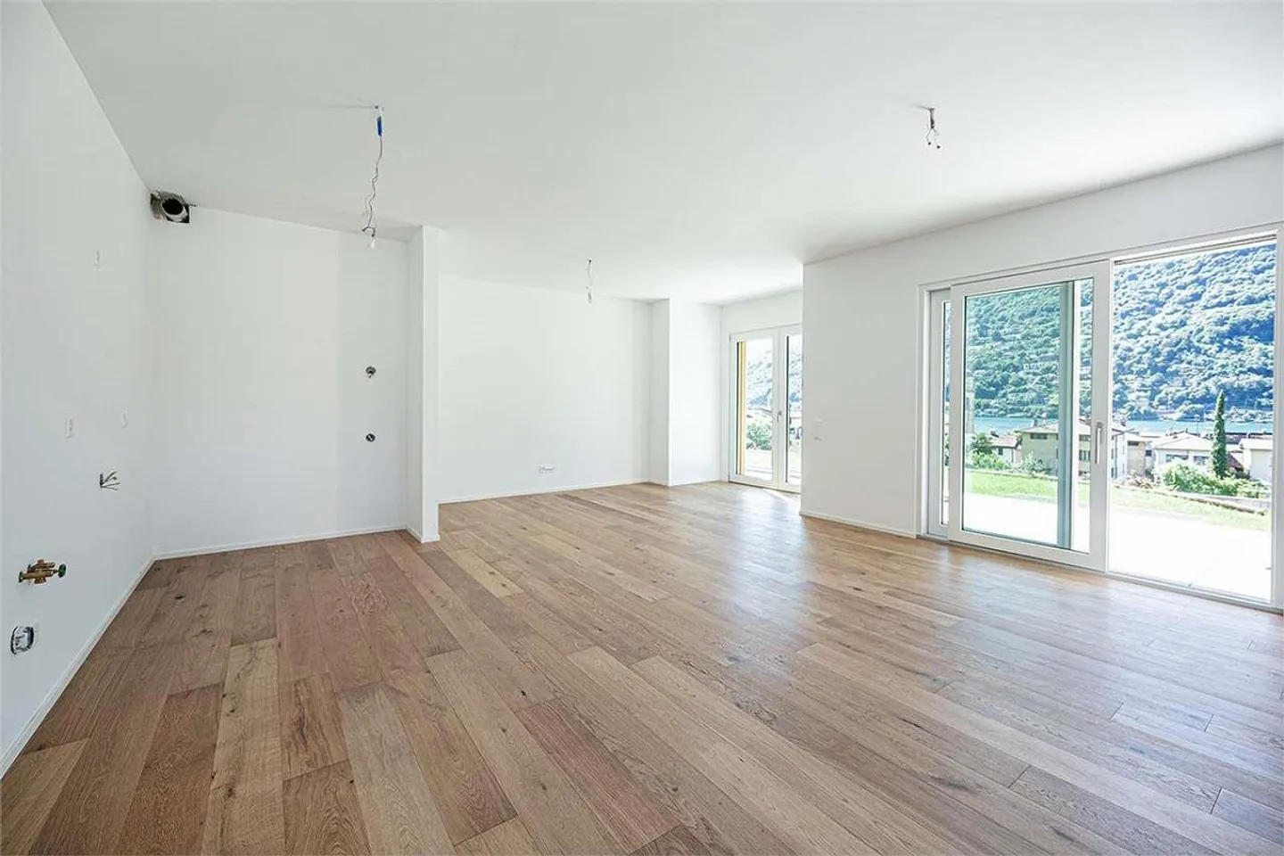Appartement élégant de 4,5 pièces avec jardin et vue imprenable sur le lac - Photo 3 sur 13