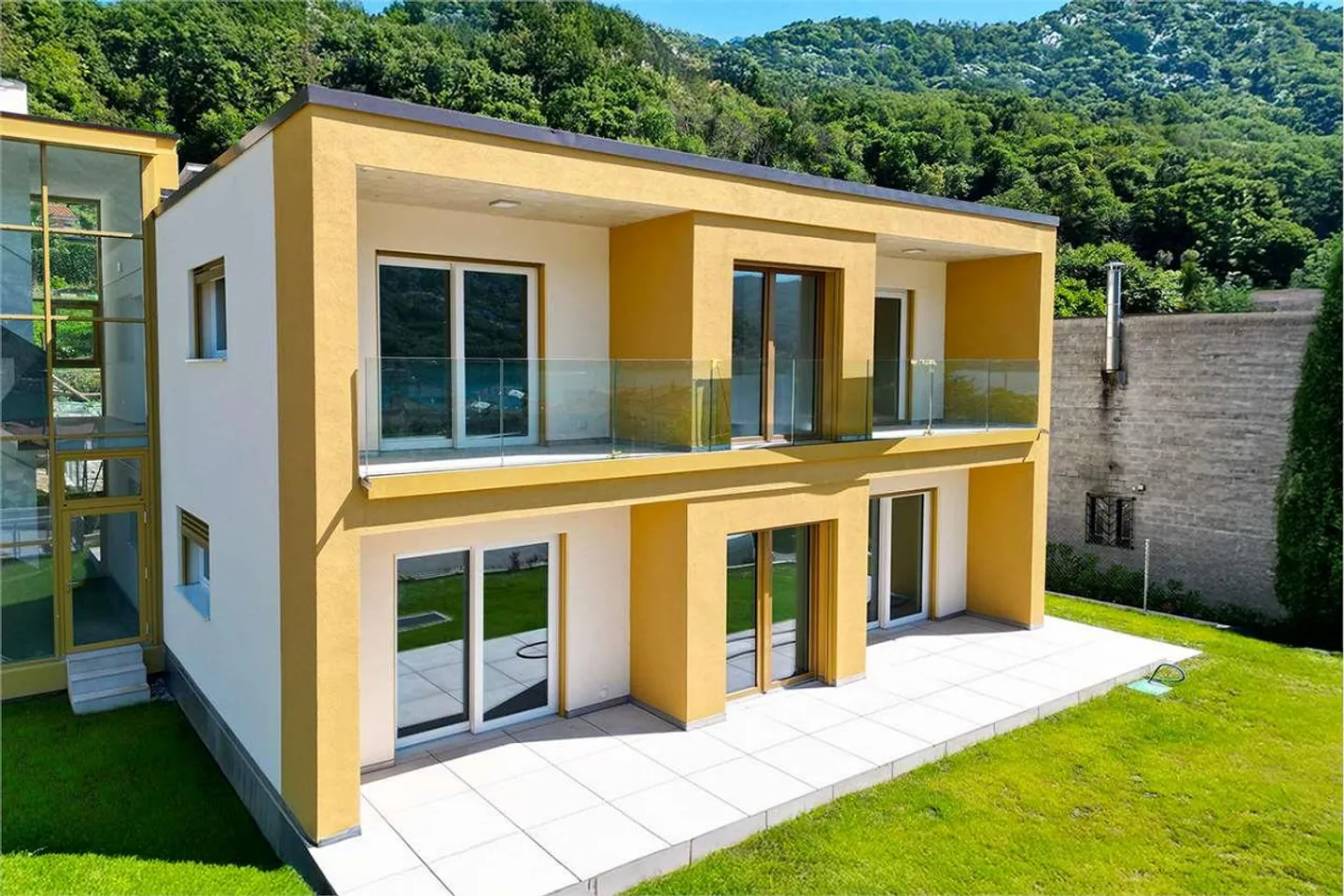 Appartement élégant de 4,5 pièces avec jardin et vue imprenable sur le lac - Photo 13 sur 13