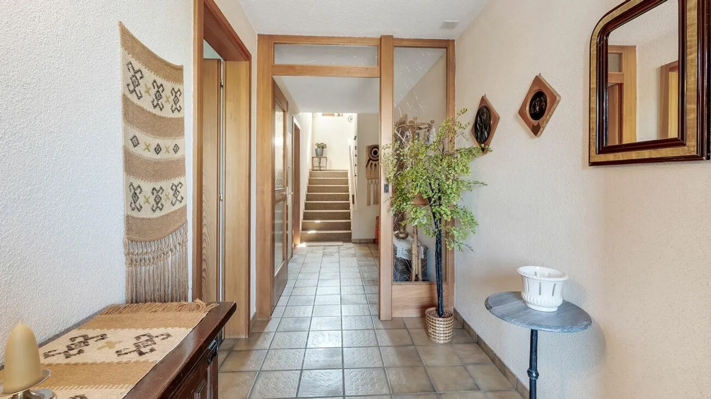 Casa unifamiliare indipendente con grande giardino e dintorni - Foto 6 di 30
