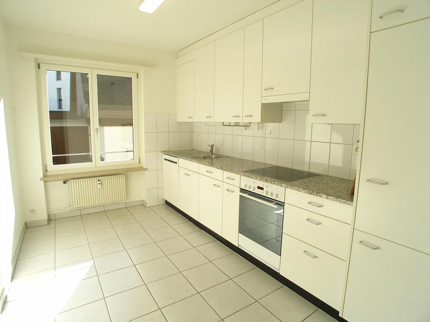 Geräumige Wohnung mit Garten - Foto 3 von 13