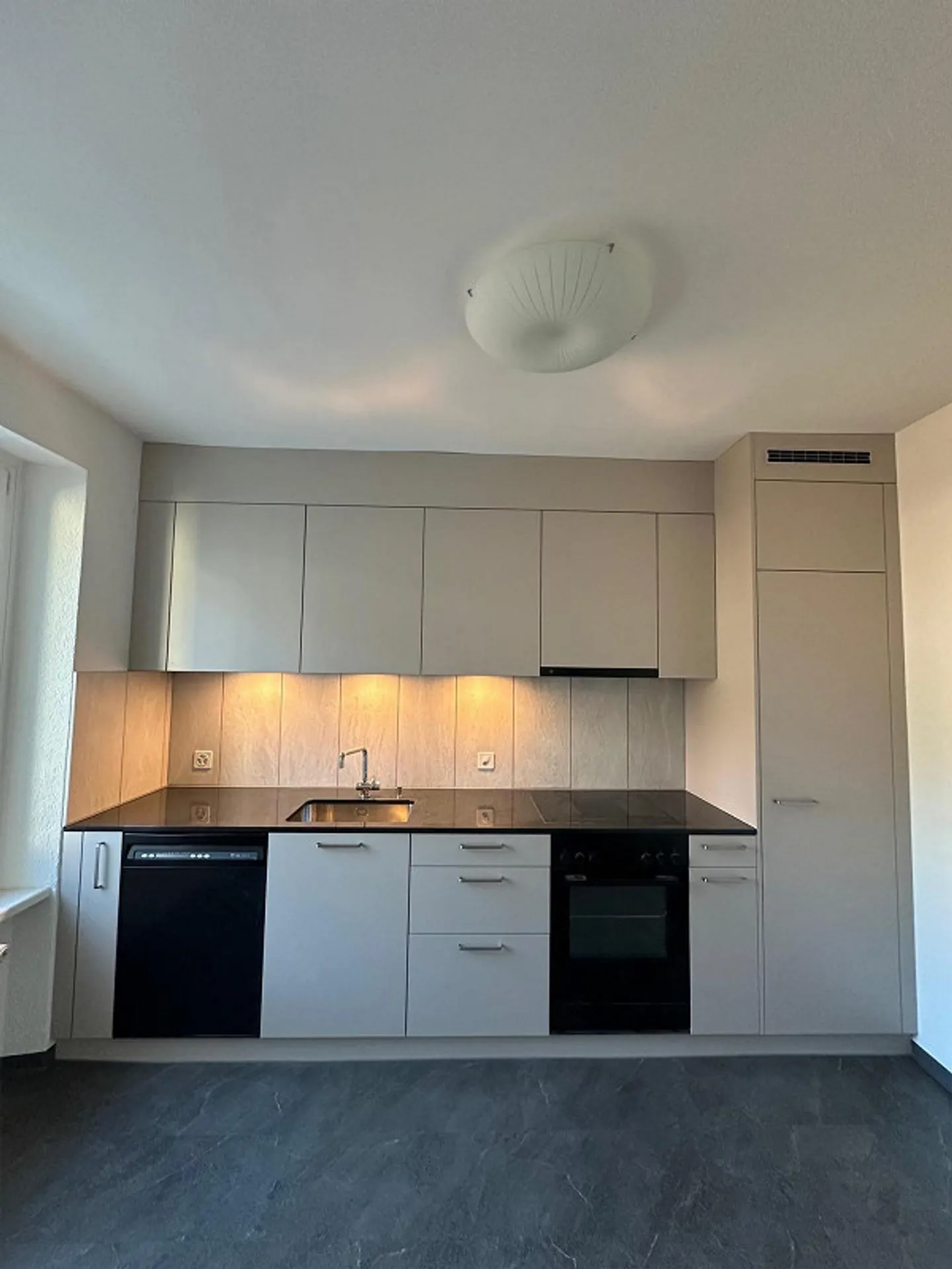 Central, bright and quiet apartment - Photo 4 of 14