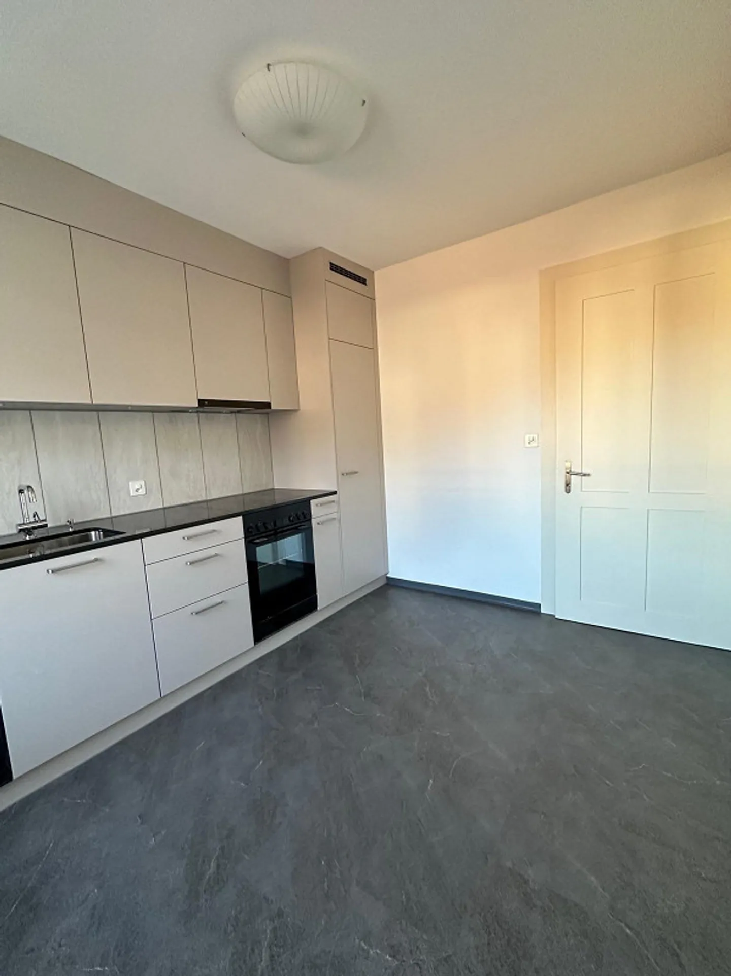 Central, bright and quiet apartment - Photo 6 of 14