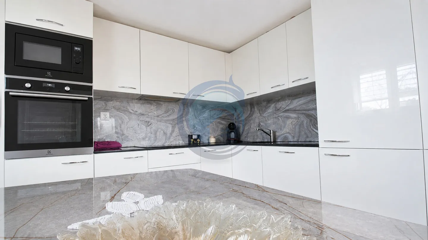 Bella villa individuale ristrutturata con ampio terreno e vista libera - Foto 5 di 11