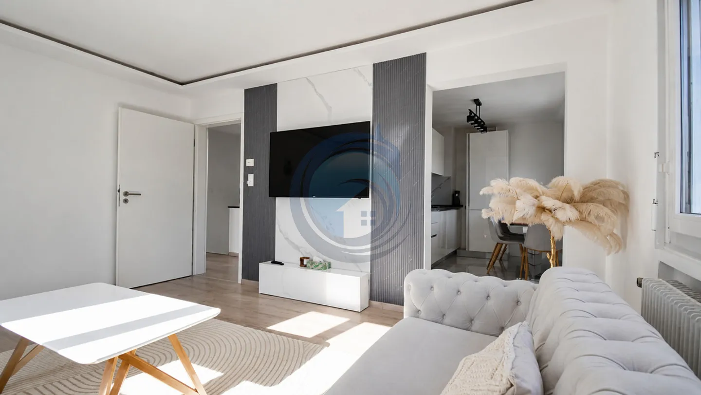 Bella villa individuale ristrutturata con ampio terreno e vista libera - Foto 7 di 11