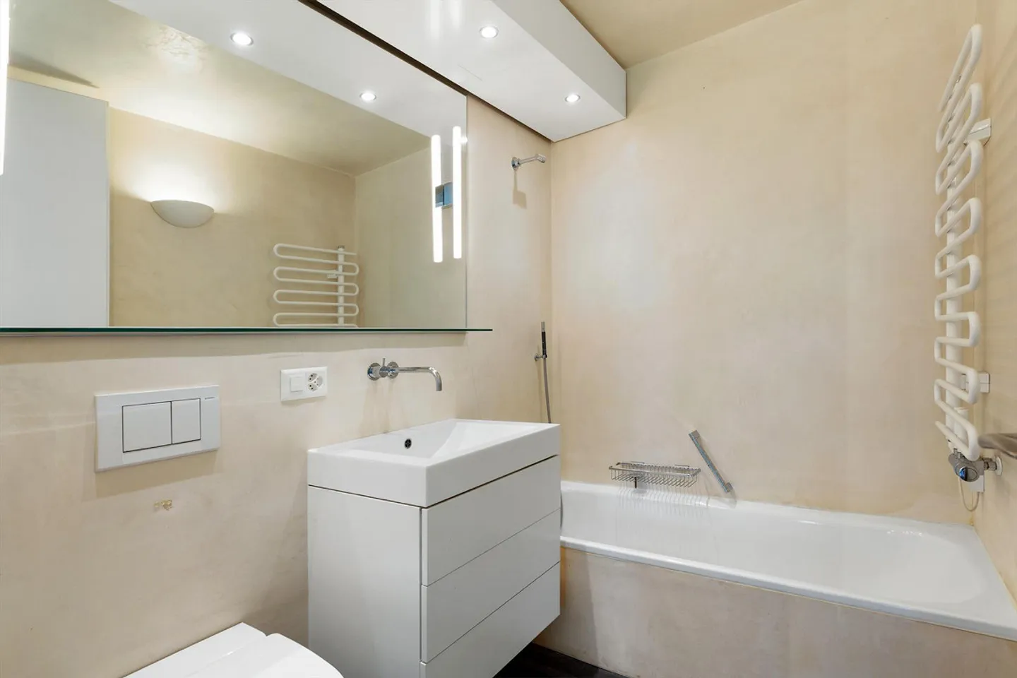 A Dream Home in Greifensee with Charm - Photo 5 of 7