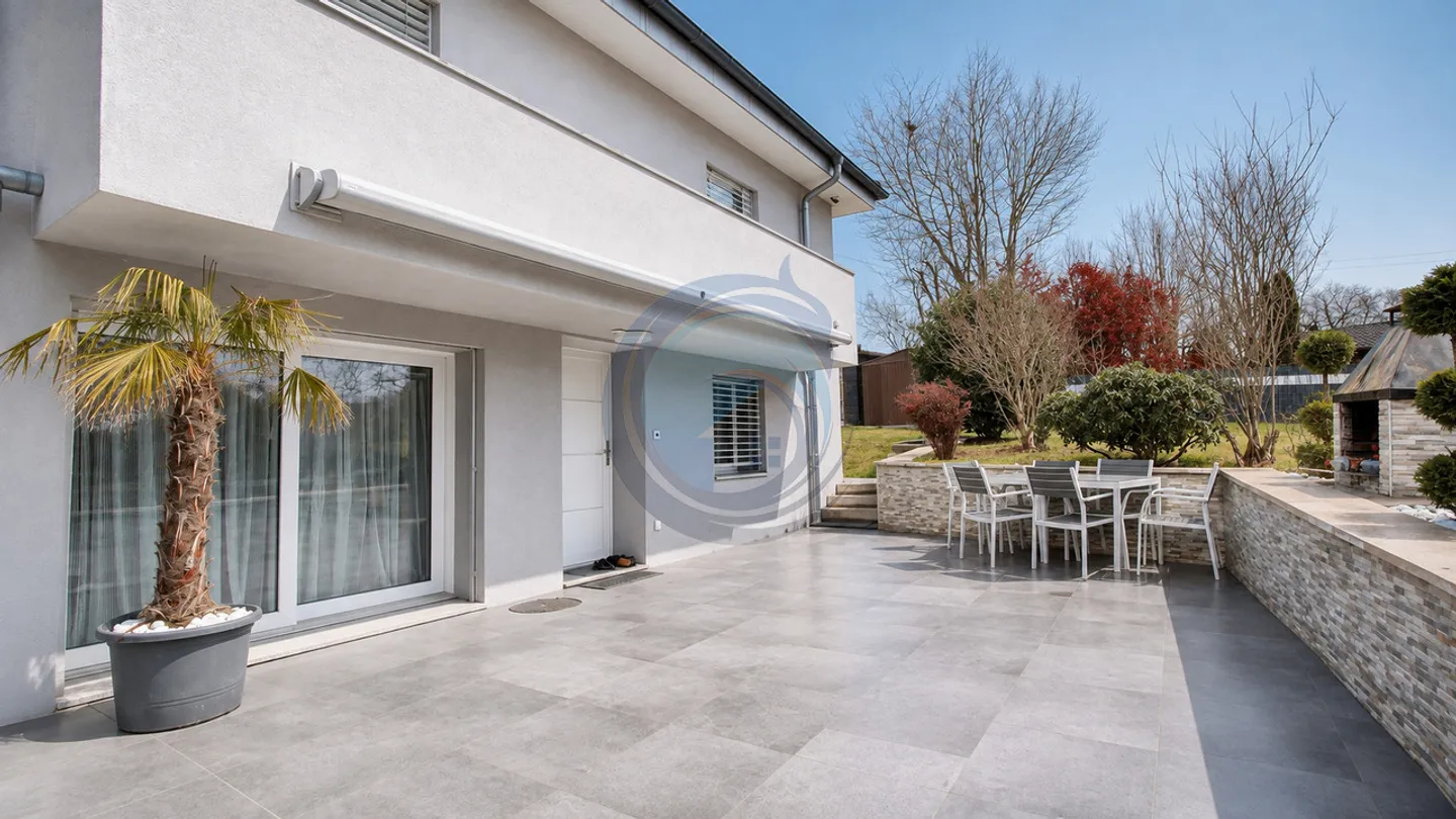 Bella villa individuale ristrutturata con ampio terreno e vista libera - Foto 10 di 11