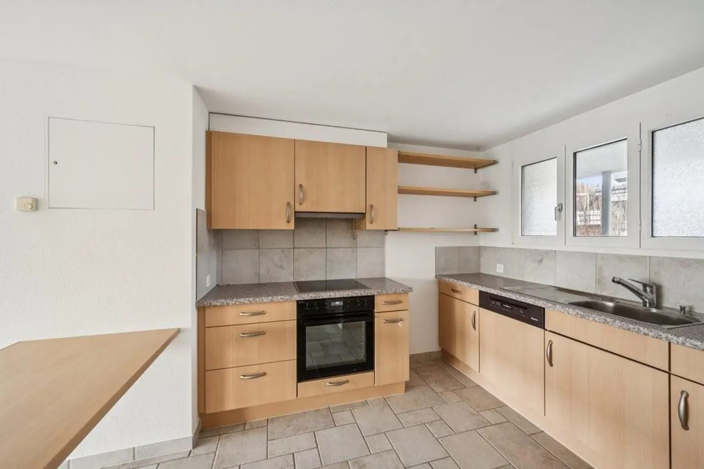 Bright and modern apartment with large balcony in an attractive location - Photo 4 of 12