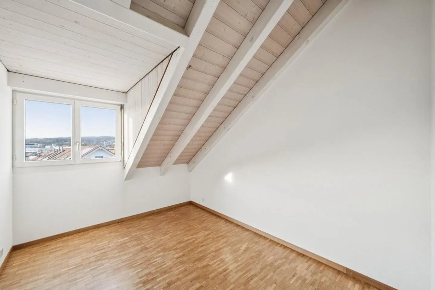 Bright and modern apartment with large balcony in an attractive location - Photo 6 of 12