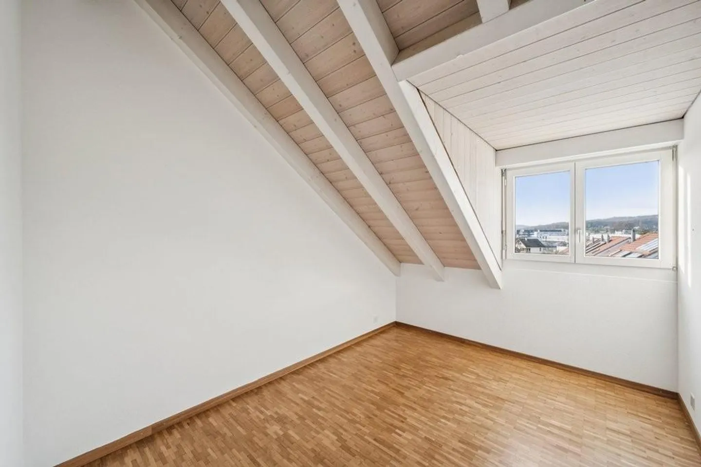 Bright and modern apartment with large balcony in an attractive location - Photo 7 of 12