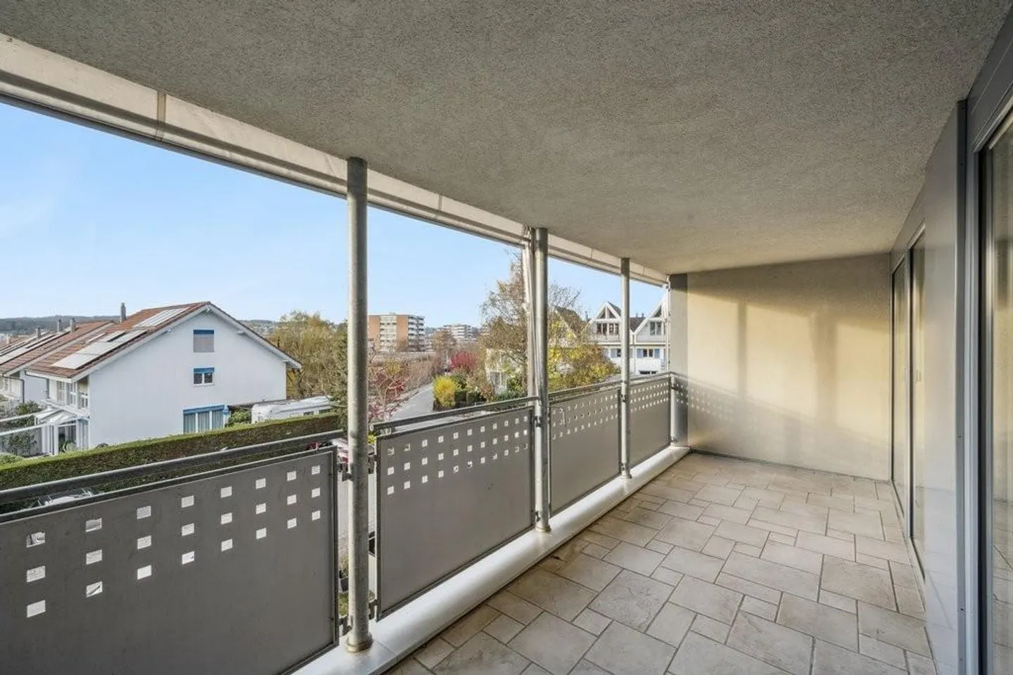 Bright and modern apartment with large balcony in an attractive location - Photo 10 of 12