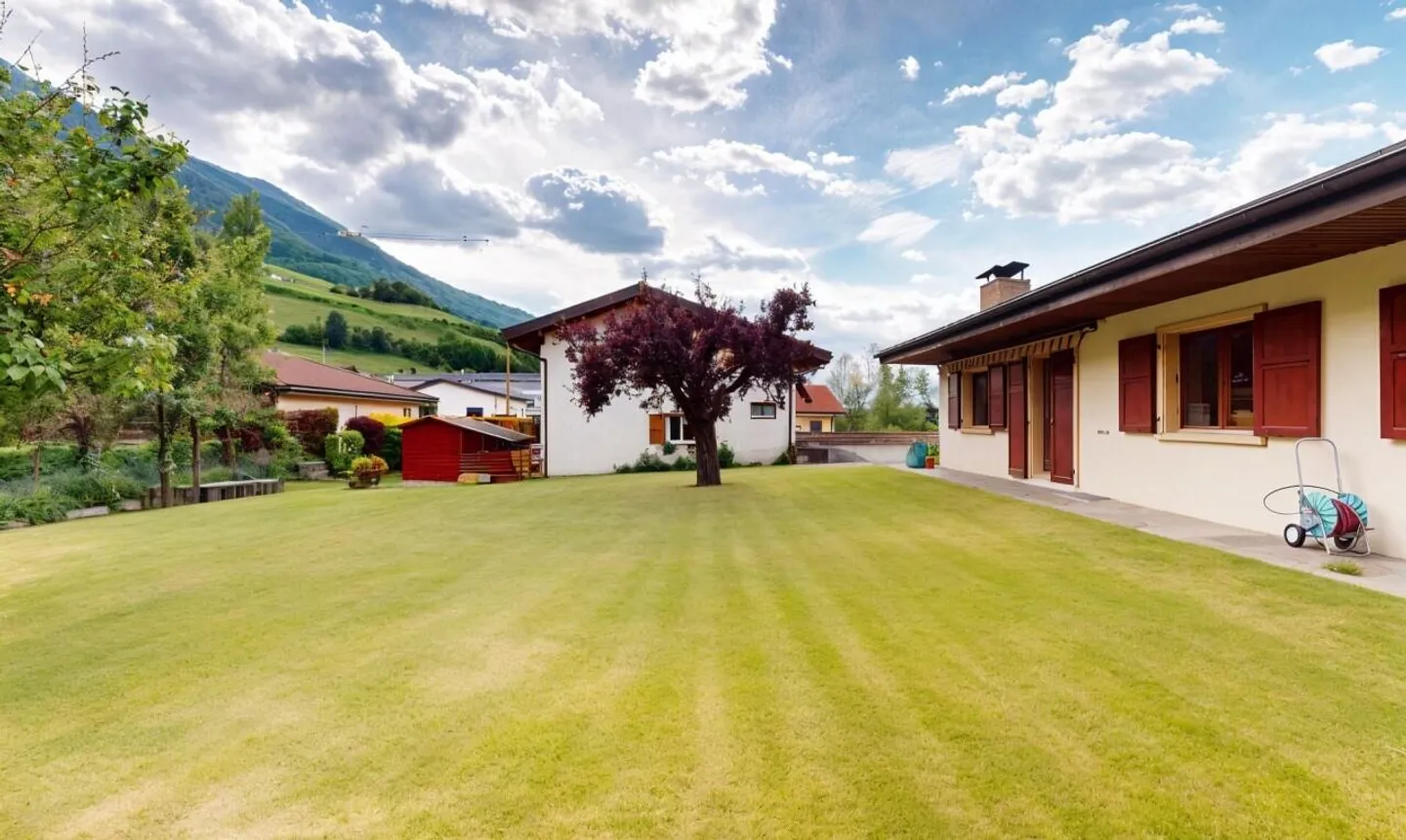 Single house for sale - Photo 1 of 13