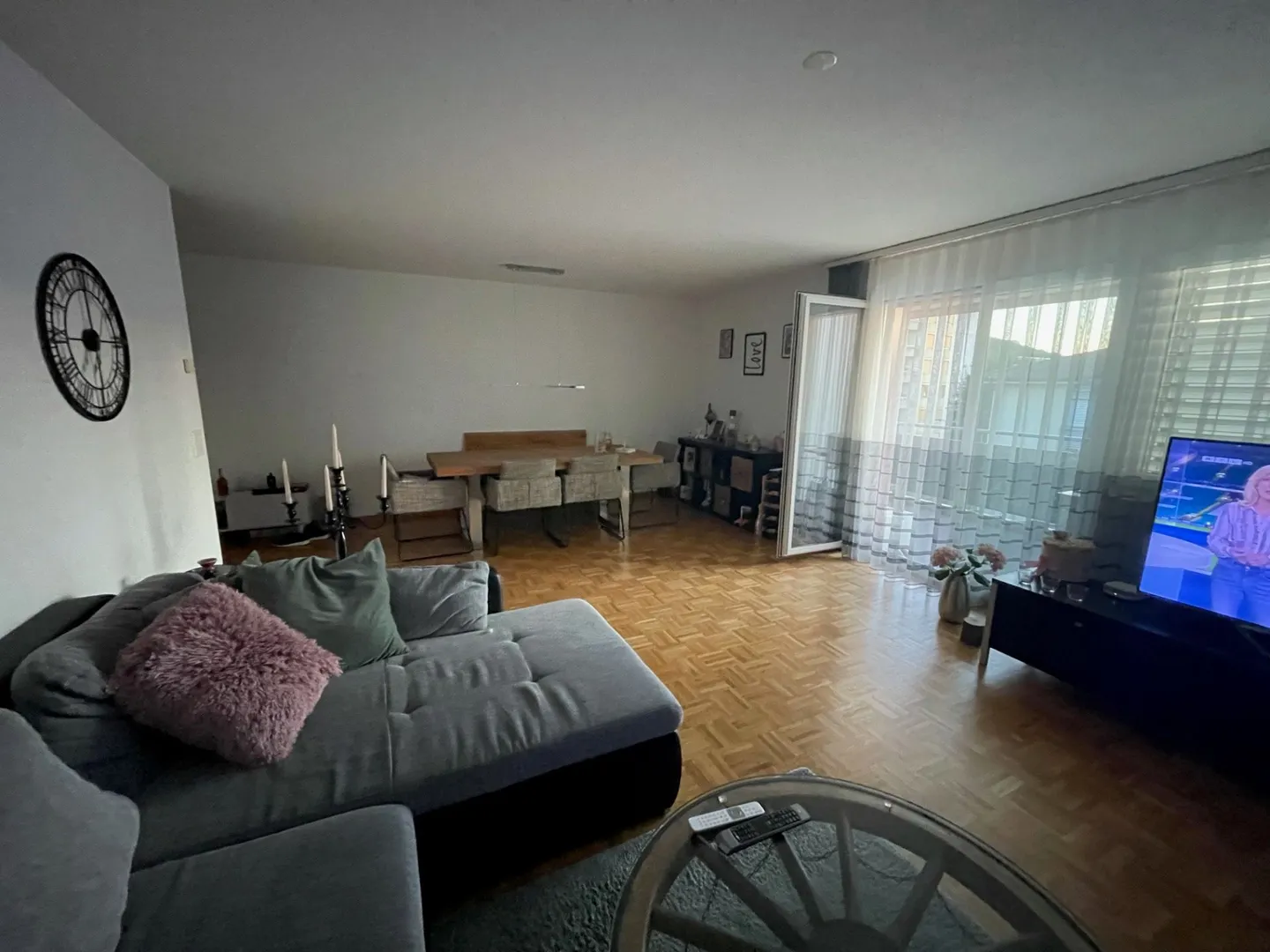 Appartement 2.5 pièces dans un emplacement central - Photo 3 sur 9