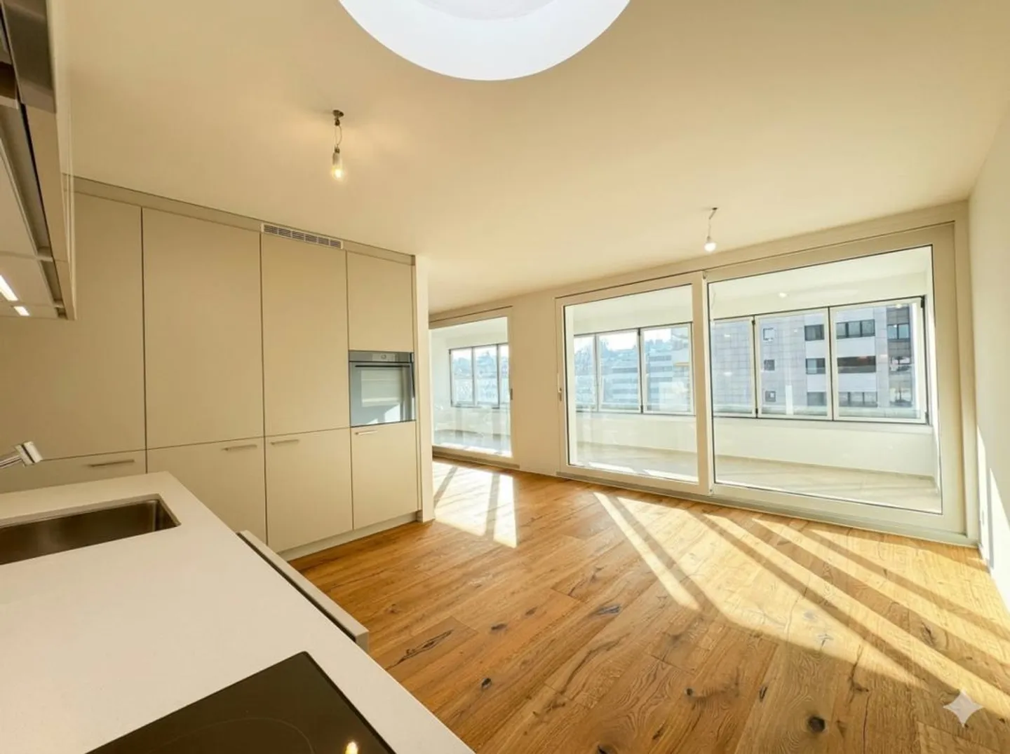 Freshly renovated 3.5-room apartment in a central location - Photo 1 of 13