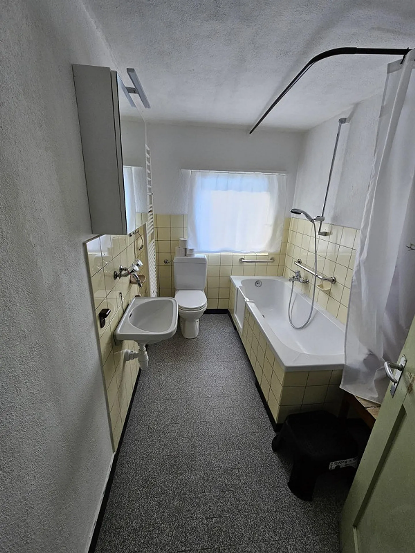 UNIQUE OPPORTUNITY - city-close single-family house in a green oasis - Photo 10 of 13