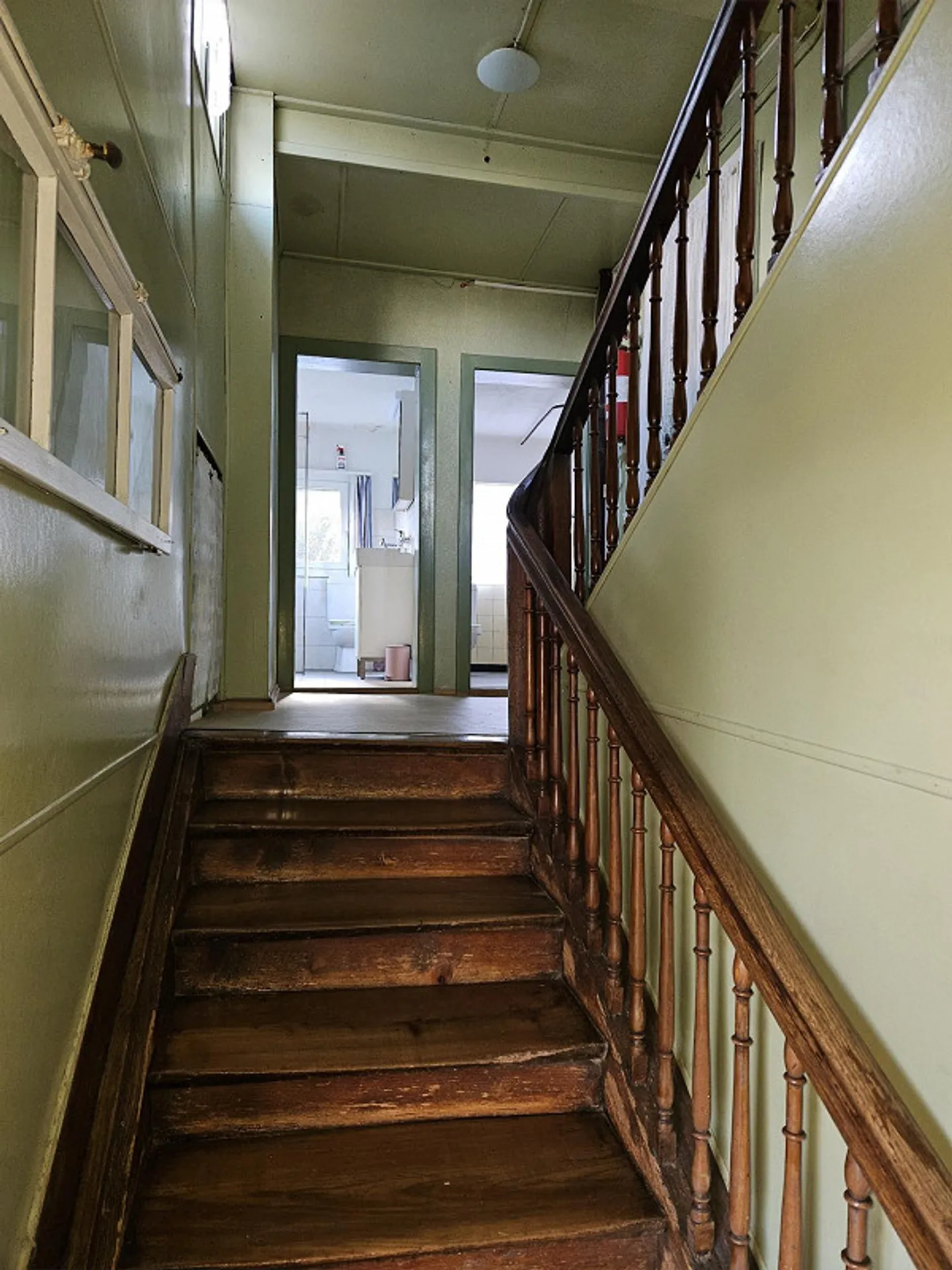 UNIQUE OPPORTUNITY - city-close single-family house in a green oasis - Photo 11 of 13